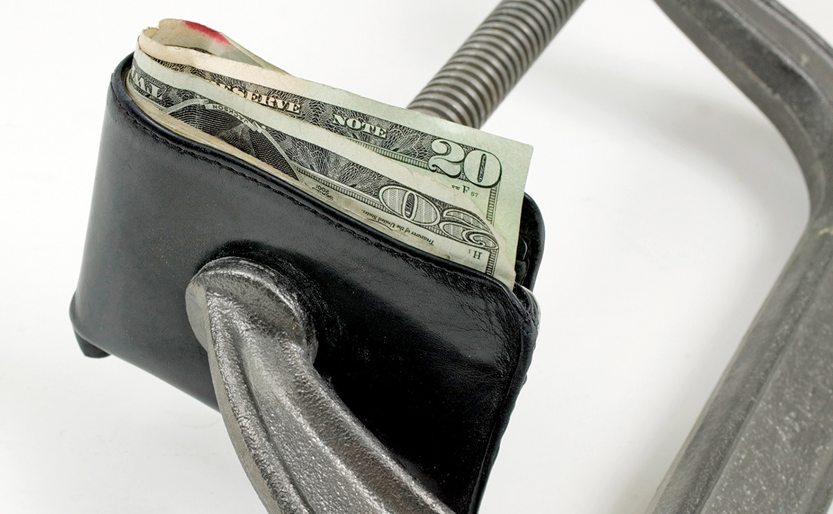 Debate over best way to pay car dealership mechanics continues to roil