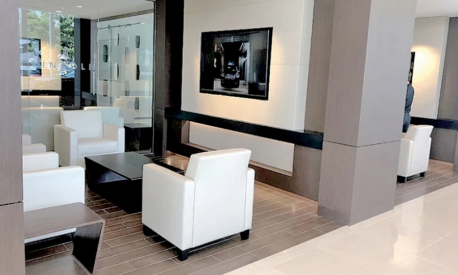 Lincoln confers with dealers, restarts program for standalone stores