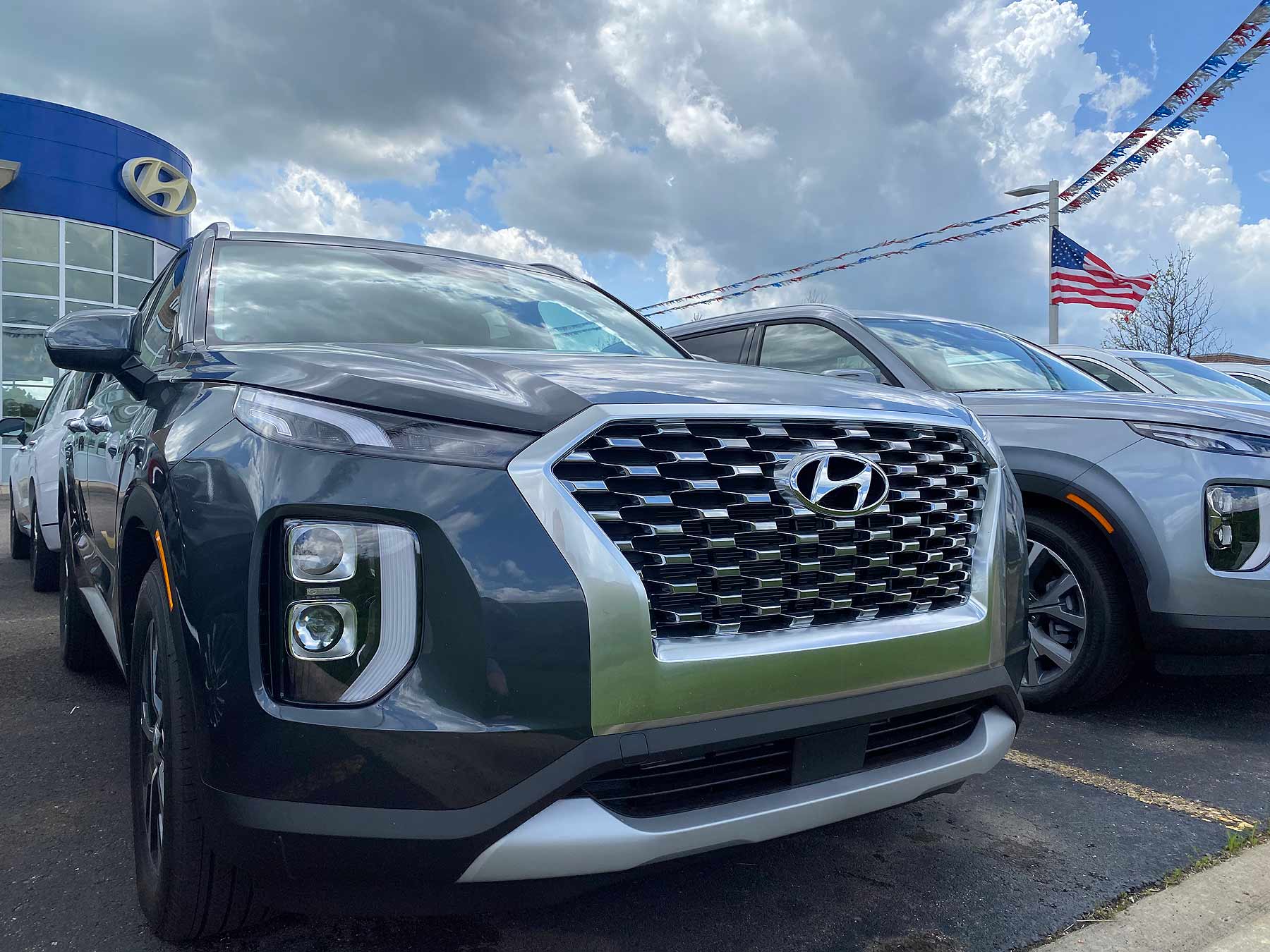 May U.S. auto sales Hyundai volume slips 13; Mazda down 1