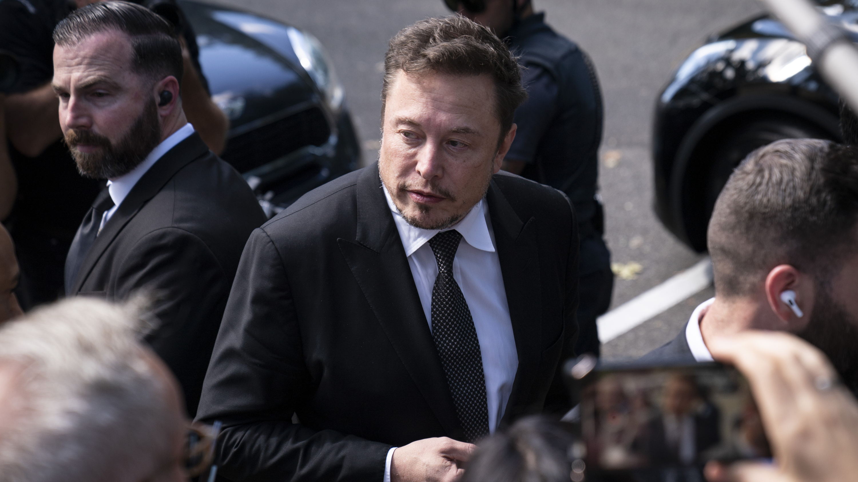 Musk sued over ‘Blade Runner’ imagery Automotive News