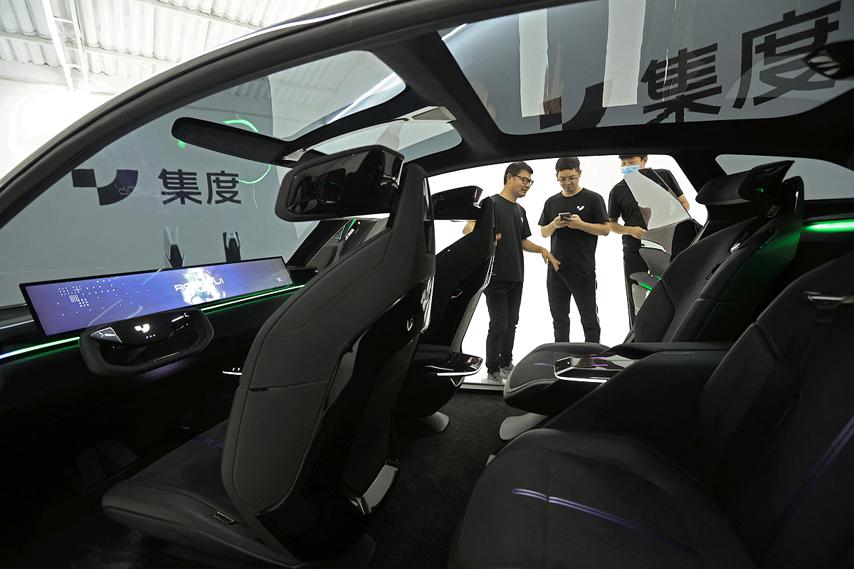 Jidu, Baidu's EV arm, unwraps first robot car | Automotive News