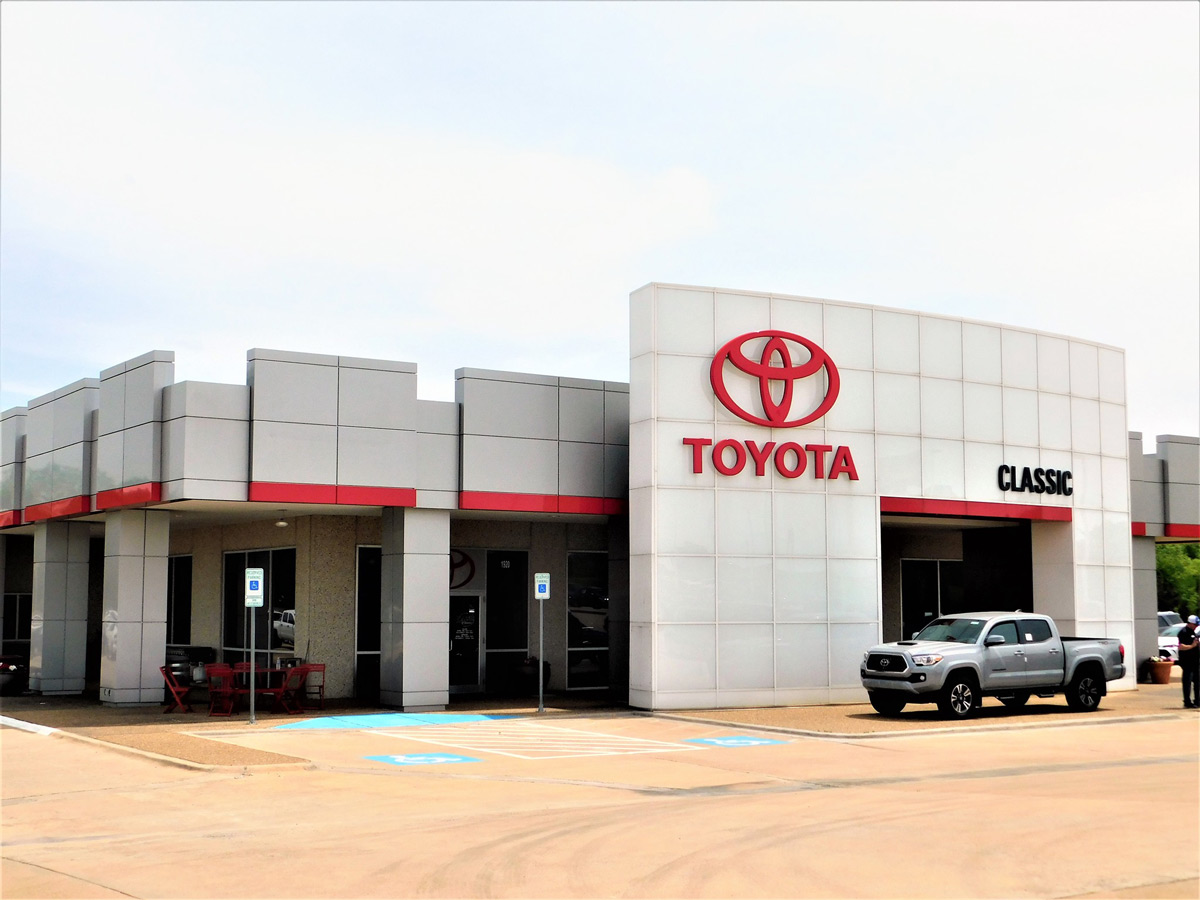 Lithia, Ciocca and Gilchrist buy and sell car dealerships in Q4