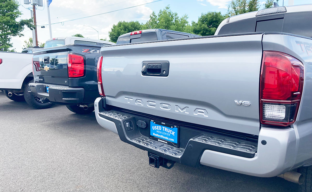 Lithia Honda car dealership showcases Lithia Partners Group award