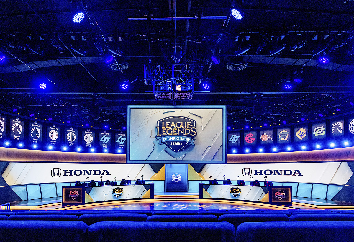 Honda expands esports venture to connect with youth audience | Automotive  News