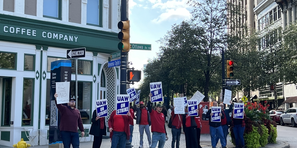 This UAW strike isn't against the auto industry - Vimarsana News