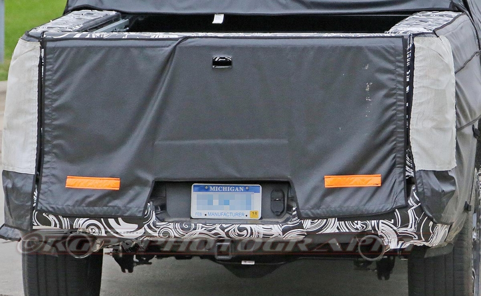 dodge ram tailgate split