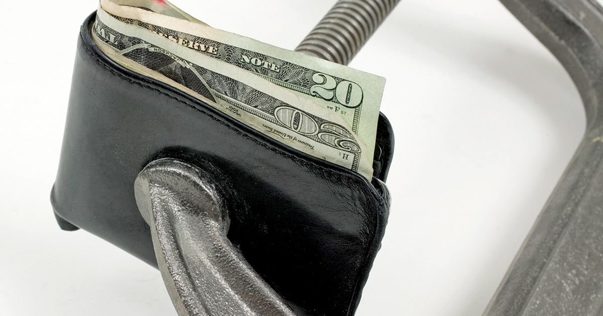 Debate over best way to pay car dealership mechanics continues to roil