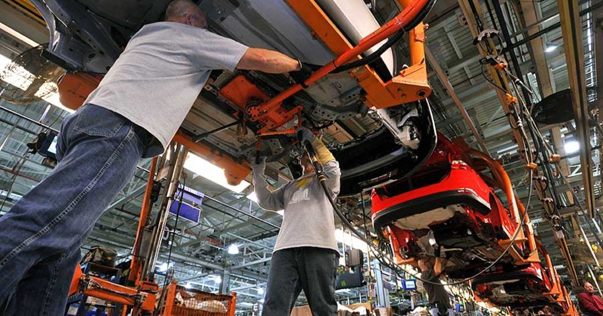 Ford hires 5,200 while pushing factory use to 114% of capacity ...