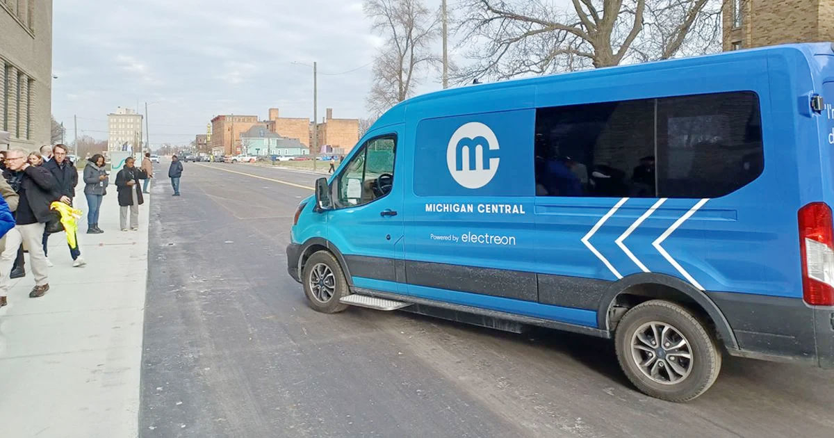 Detroit gets first wireless charging road in U.S. Automotive News