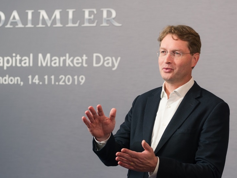 Daimler targets $1.1 billion in savings with Mercedes job cuts