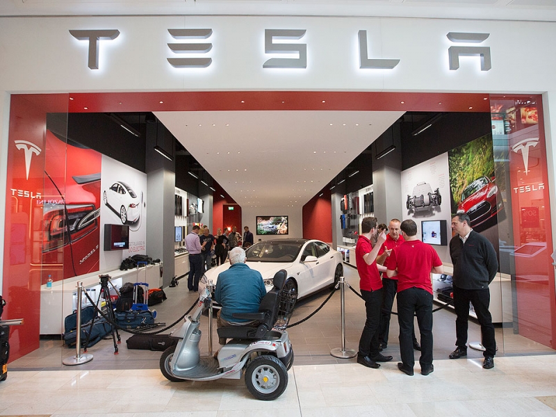 Electric cars pose different risks, not more, U.S. regulator says