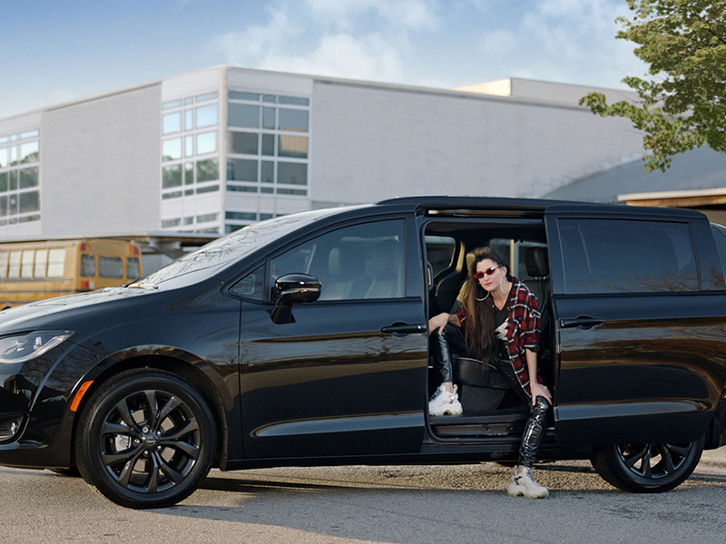 New Chrysler Pacifica ad campaign features actress Kathryn Hahn