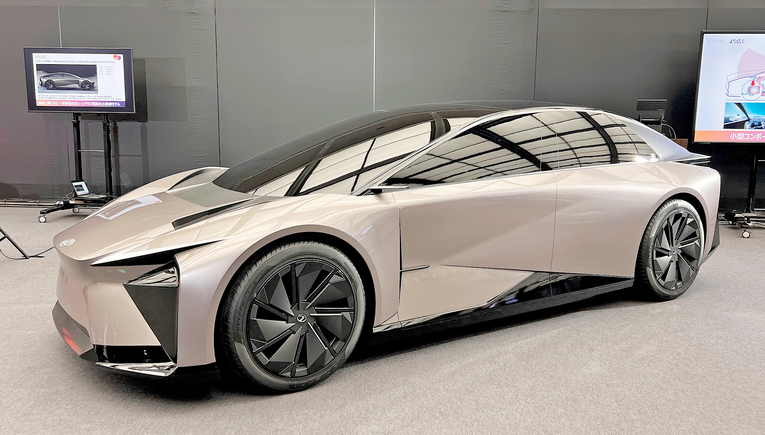 LEXUS_LFZC-MAIN_i.jpg