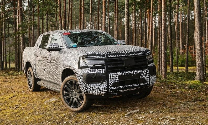 VW Amarok camo 2022 front.jpg