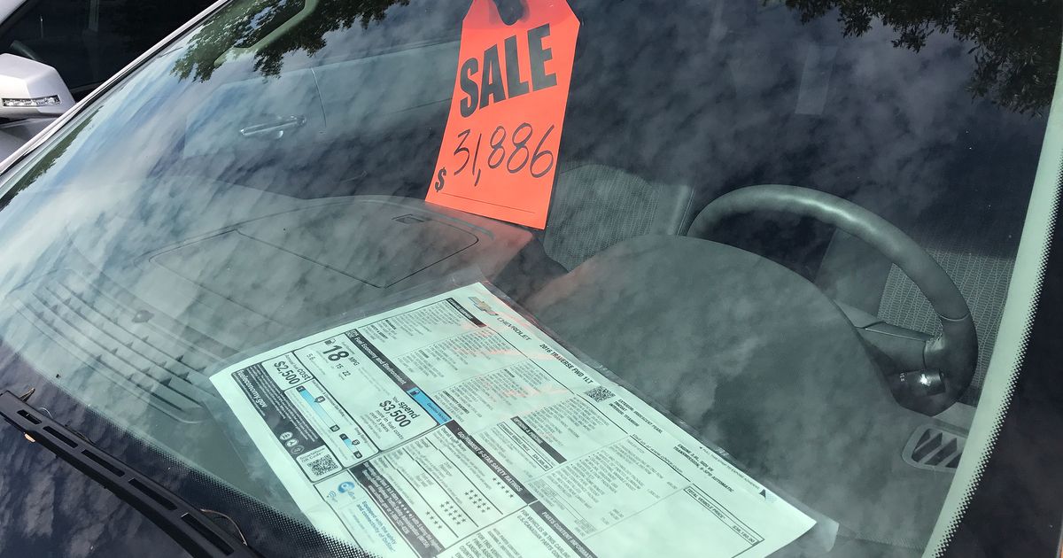 Jan. auto sales expected to downshift slightly after strong 2016 finish